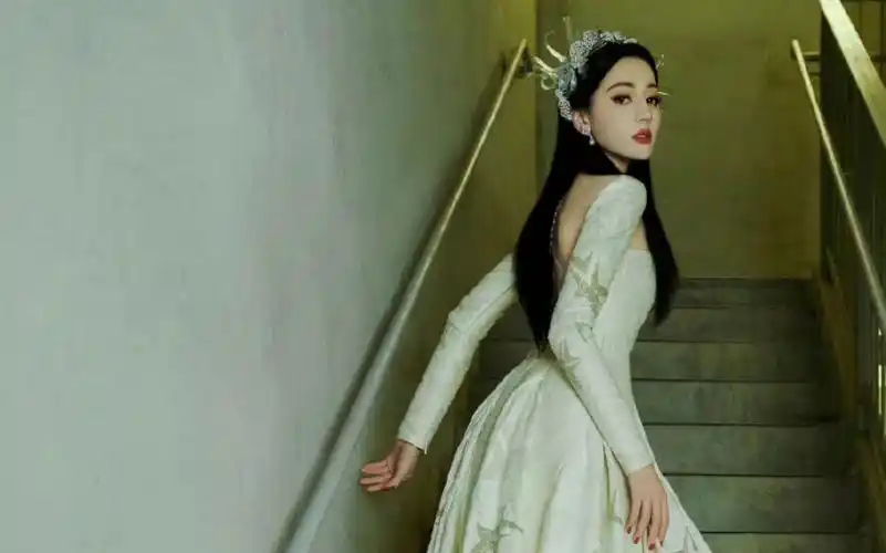 迪丽热巴迪丽热巴在逃公主红毯迷路了