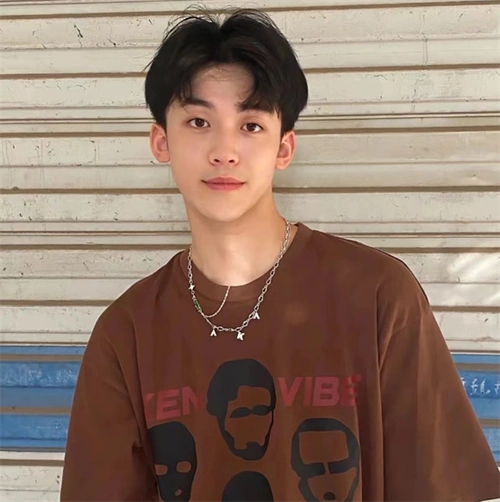 韩式括号刘海发型 帅哥都在剪的刘海_韩式男发 - 美发站