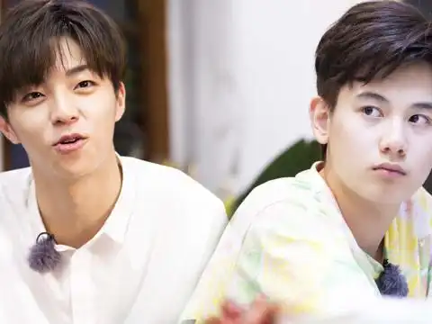 我的室友日记之陈立农放飞自我唱《想自由》 胡先煦学狗叫逗小hi