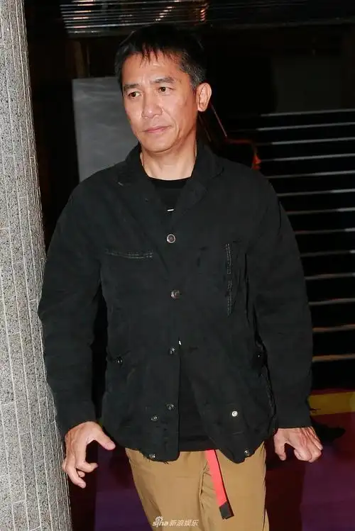 梁朝伟现场支持刘嘉玲衰老严重全程抿嘴网友猜测另有隐情