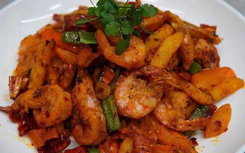 香辣虾的做法(快过年了,准备一道拿手菜,香辣虾,酥脆过瘾,年夜饭上