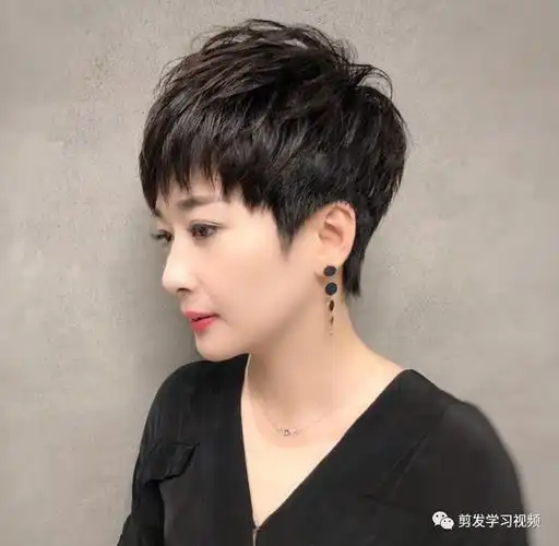 2020女生纹理烫发型推荐100款