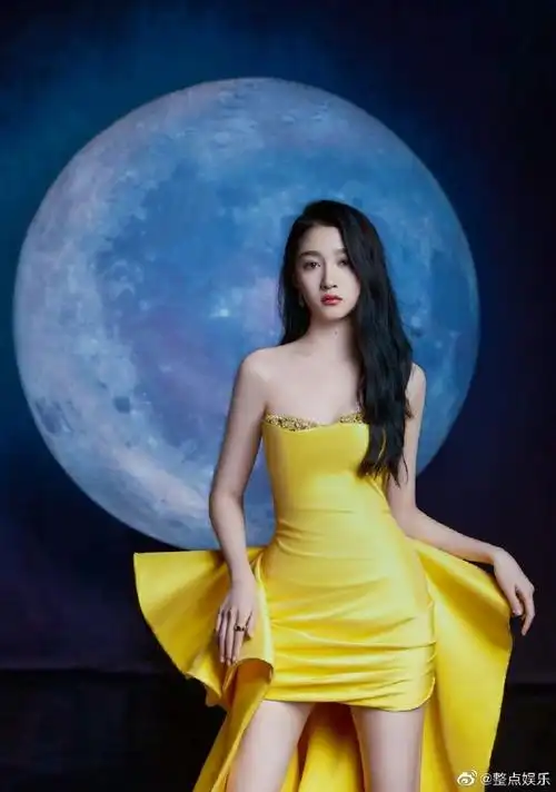 关晓彤飘纱开衩红裙