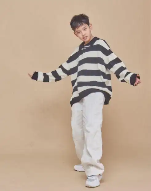 有种"国产混血"叫程莉莎,儿子11岁大长腿,小小年纪帅出新高度