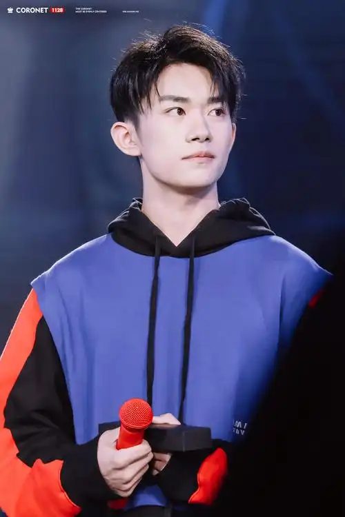 易烊千玺青春热血 意气风发|易烊千玺|热血|青春_新浪新闻