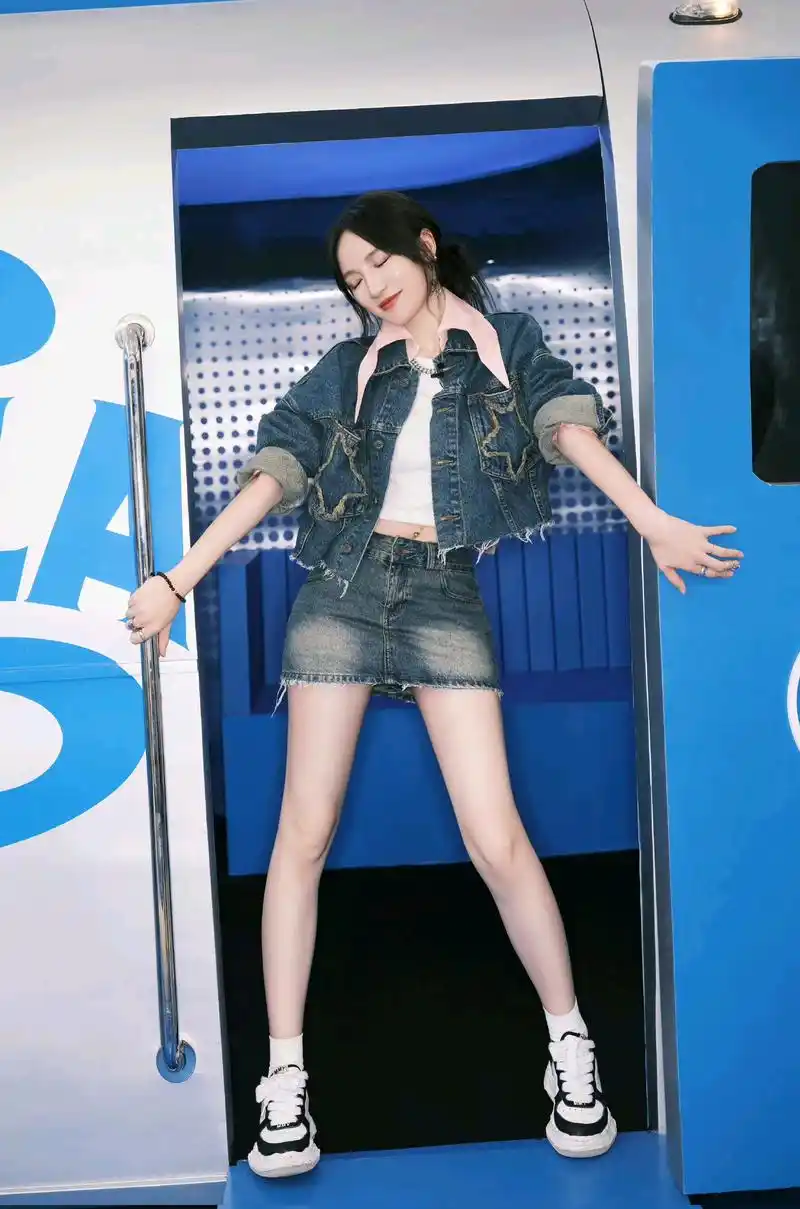 肤白貌美大长腿的孟佳