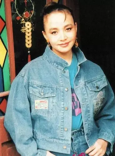 宋丹丹年轻比基尼照片曝光火辣身材堪比国模年轻颜值不输小花