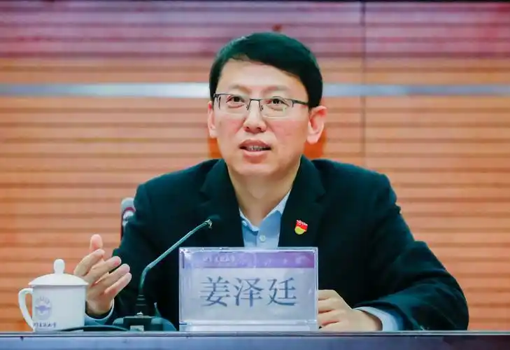 学校举办十九届五中全会精神宣讲会暨干部政治能力与综