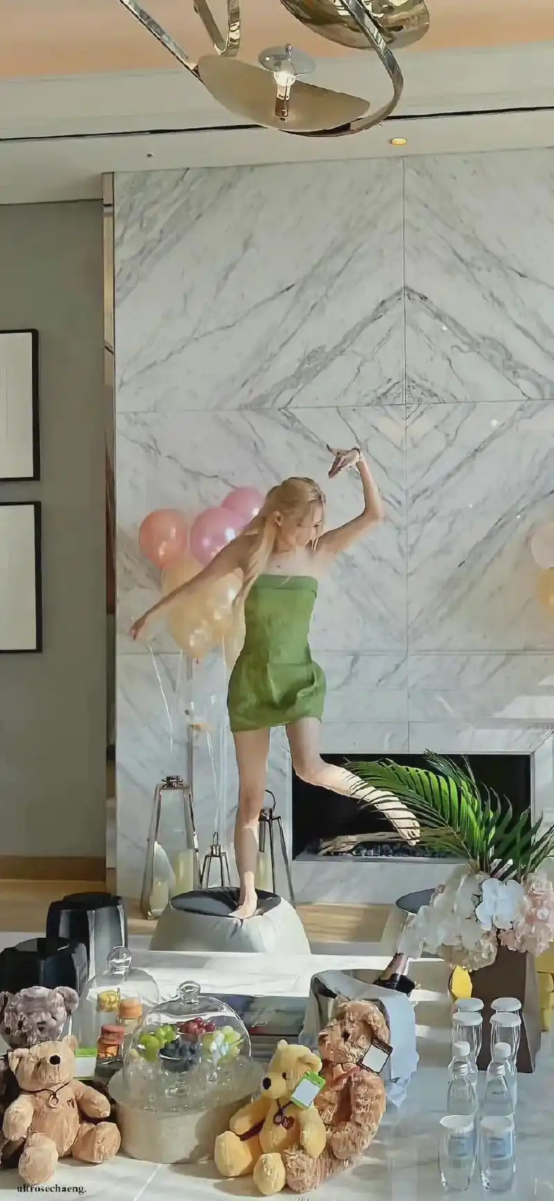 rose朴彩英 #澳洲野玫瑰  #长腿 #rosé 男女皆 - 抖音