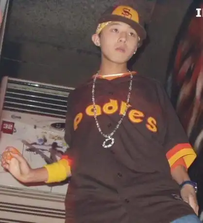 bigbang权志龙生日晒童年照出道前旧照全盘点12