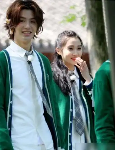 与183黄明昊同框行走,看清腰线:我已跪!|关晓彤|鹿晗_网易订阅