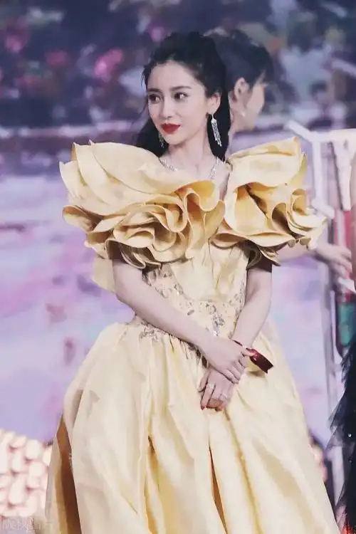 35岁杨颖连发3套高定但这一次美貌也救不了她