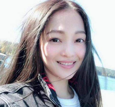 张韶涵曝光的用手机拍的素颜照,网友,见光死,大家看呢