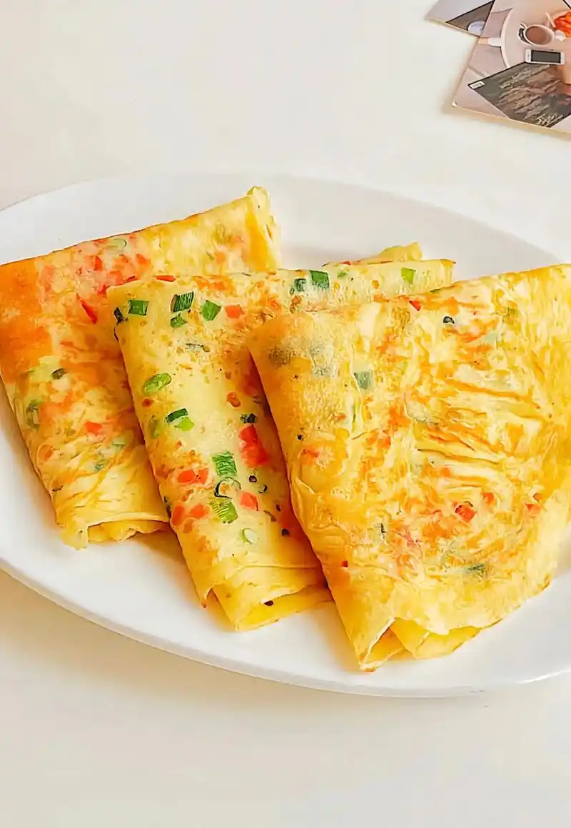 葱花鸡蛋饼.懒人三分钟营养早餐,终于不用手沾面粉满手黏乎乎, - 抖音