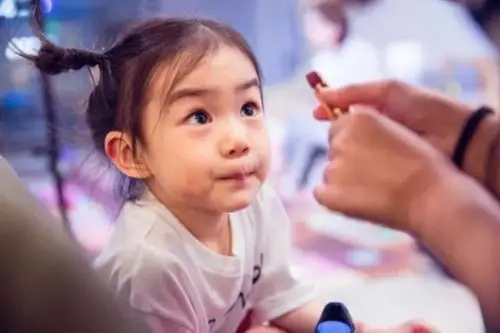 戚薇穿越变lucky?双丸子头帮你回到小时候!