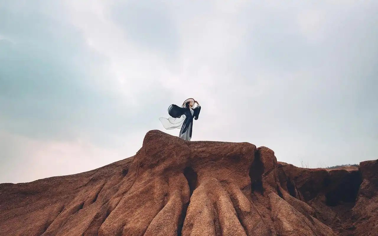 古装持剑少女唯美侠客风写真高清壁纸