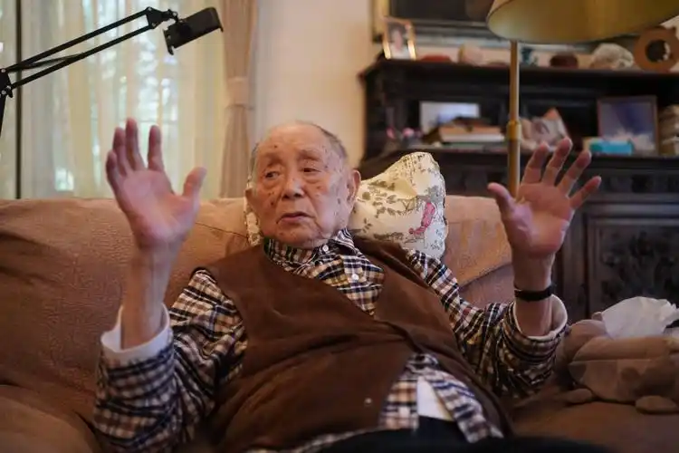 老艺术家黄永玉续写"走读"生涯