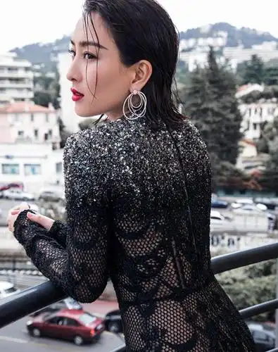 马苏三征红毯惊艳国际,自曝渴望爱情:没有男朋友,没办法秀恩爱