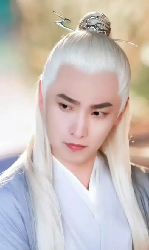相柳白发清冷版##夭柳抱上了#古装白发男神你pick哪一个?