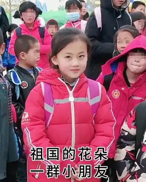 因笑脸照走红的铁嘉欣拒百万签约金近况曝光网友人间清醒