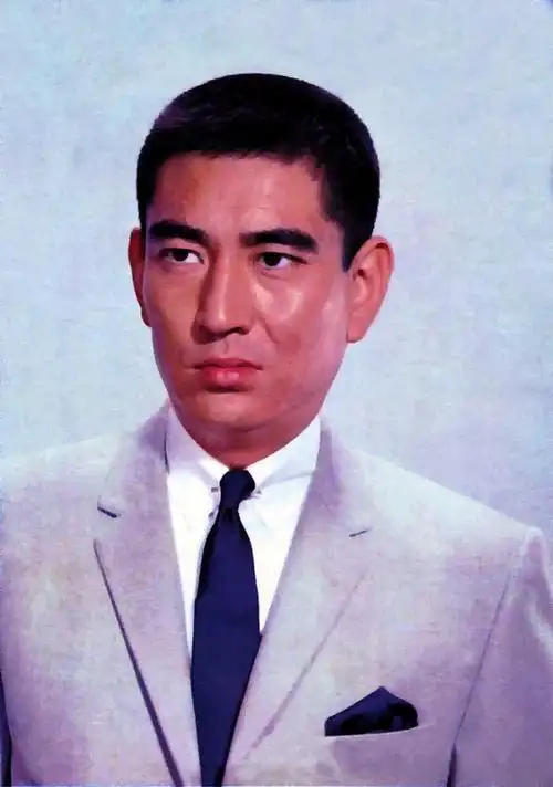 日本演员高仓健去世