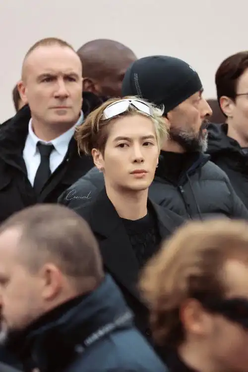 王嘉尔称职##王嘉尔 唇环