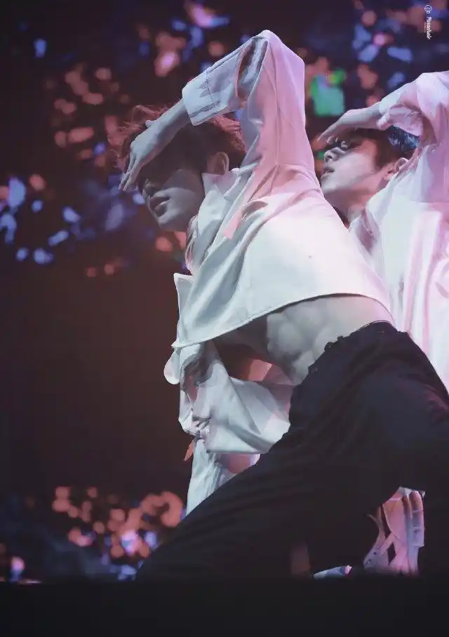 [时代少年团][新闻]200329 丁程鑫腹肌 成年之后的承诺