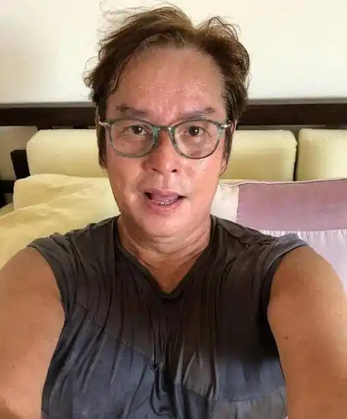 原创谭咏麟近照曝光头发稀散老态尽显香港面馆独自吃饭无人陪