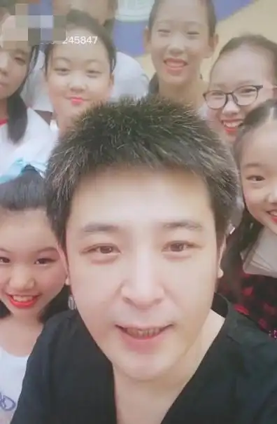 孙涛老婆李莉个人照片(51岁孙涛晒近照) - 散下步