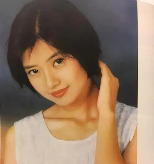 高圆圆少女时期旧照曝光留短发颜值出众