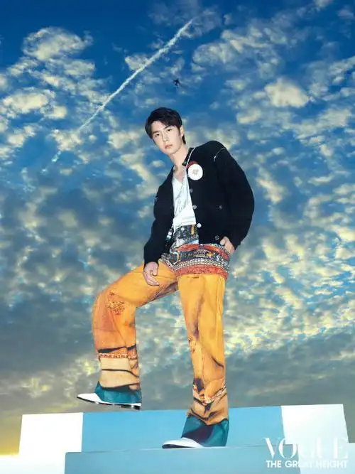 马来西亚国王巡视吉隆坡时拍的照片背景是王一博jc全球地广,国王官方