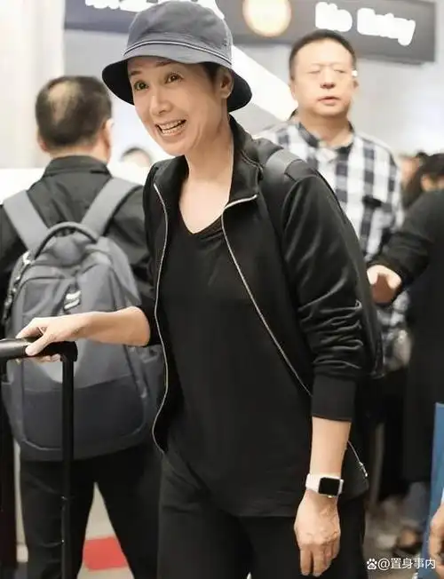 三十年前的1993年,28岁的蒋雯丽,在陈凯歌执导的电影《霸王别姬》中