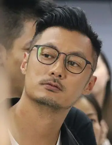 答应小编一定要注意质感"我很乖"斯斯文文的"志明"扁黑框不信看余文乐