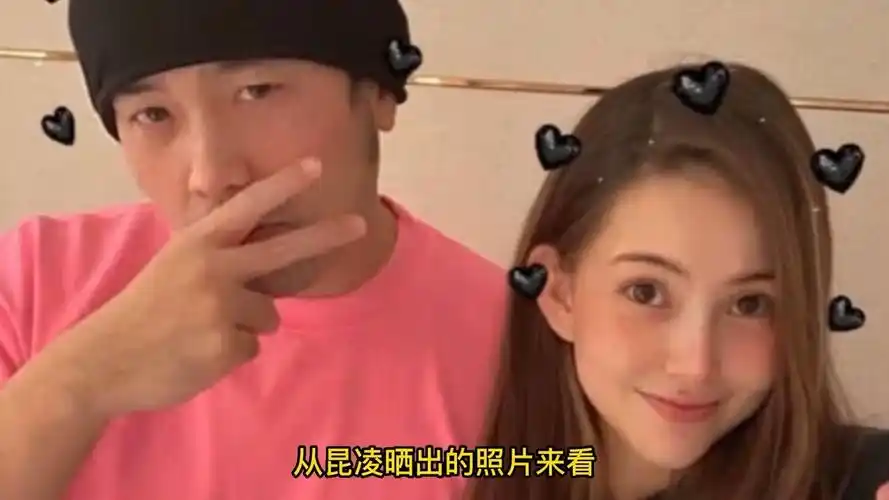 昆凌晒三胎女儿睡觉萌照