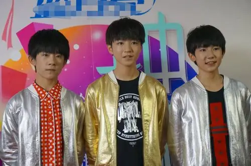 exo与tfboys同台献唱 拒绝互相比较(组图)