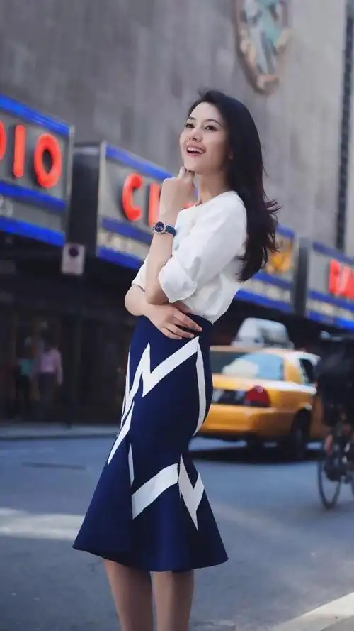 不老女神高圆圆美得高调一身紫西装优雅高级40岁清澈纯净