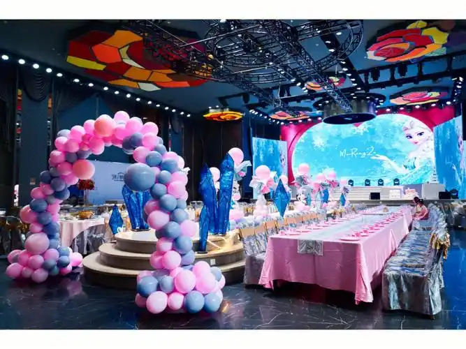 马卡篮和马卡粉搭配起来的主题宴会现场让小公主的12岁生日与众不同