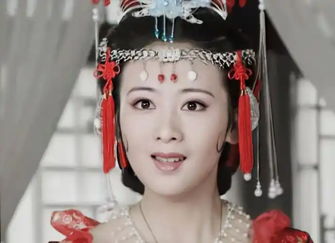 看那些年惊艳我们的额饰才知道现在的古装造型有多敷衍