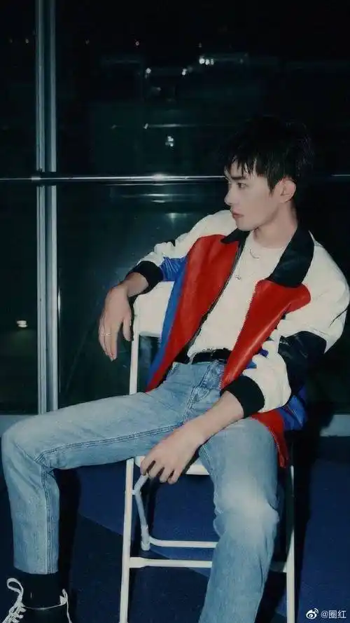 长相干净的初恋脸#初恋男孩易烊千玺,清冷干净的气质太绝了,让人很难