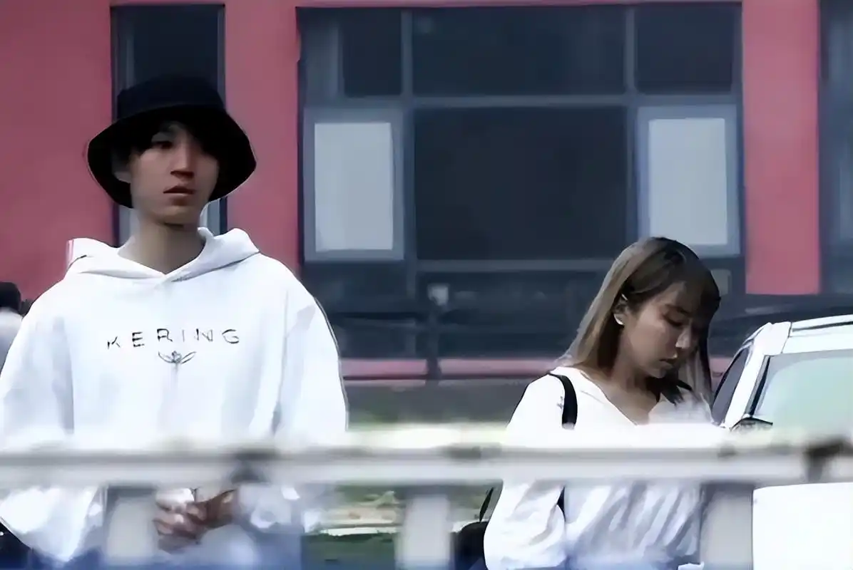 王俊凯疑似是另一个出事顶流,开扒他和经纪人杨柳之间的那些事!