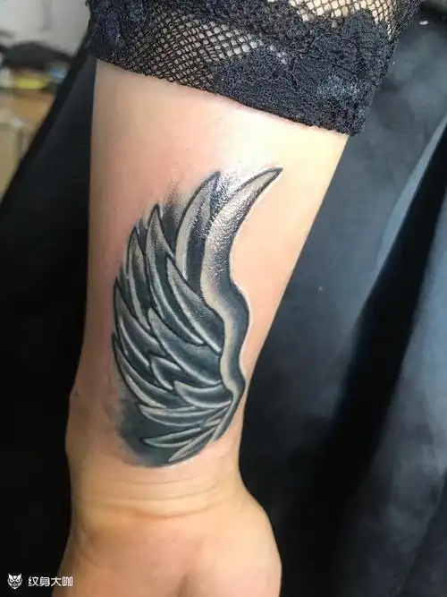 翅膀遮盖_纹身图案手稿图片_#阿宇的纹身作品集