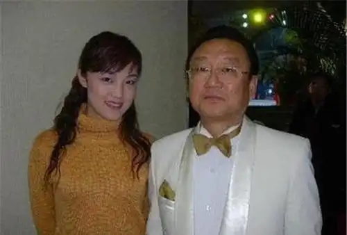 确诊356万!蒋大为加拿大为女买房遭骂,殷秀梅嫁法国丈夫却获赞