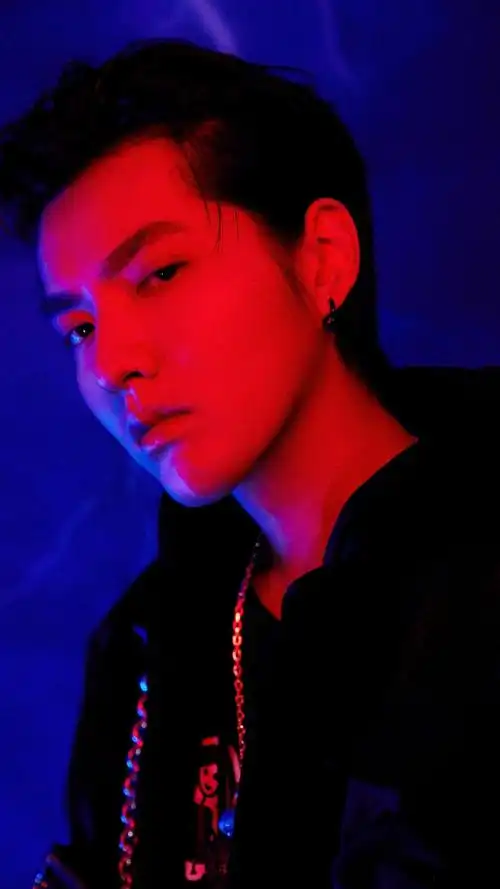 吴亦凡休闲时尚帅气写真,高清图片,手机锁屏桌面-壁纸族