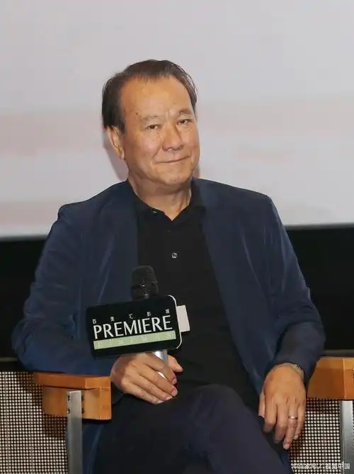 周星驰为筹资金抵豪宅,他的贵人李修贤过上了快乐的晚年生活