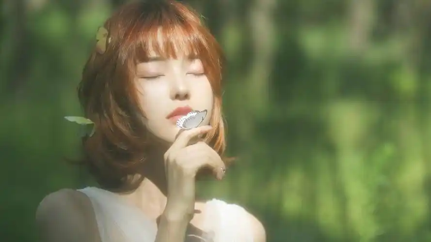 森系美女唯美迷人写真