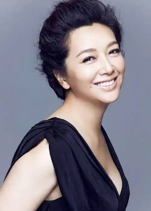 靳东老婆李佳整容照片_靳东和李佳电视剧照_靳东李佳结婚照及私照曝光