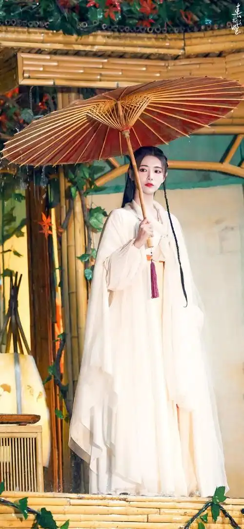 许佳琪古装撑伞