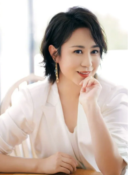 1,马丽作为一名搞笑女艺人,观众对马丽的身材要求要比其他女明星低