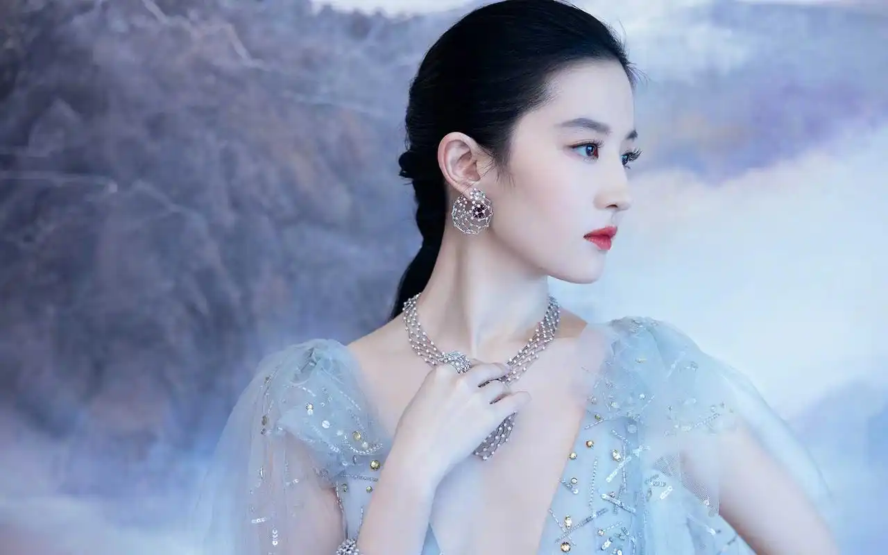 刘亦菲薄纱礼裙性感高清桌面壁纸_大陆明星_壁纸下载_美桌网