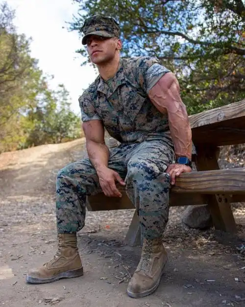 健美|肌肉|军装|深蹲_网易订阅